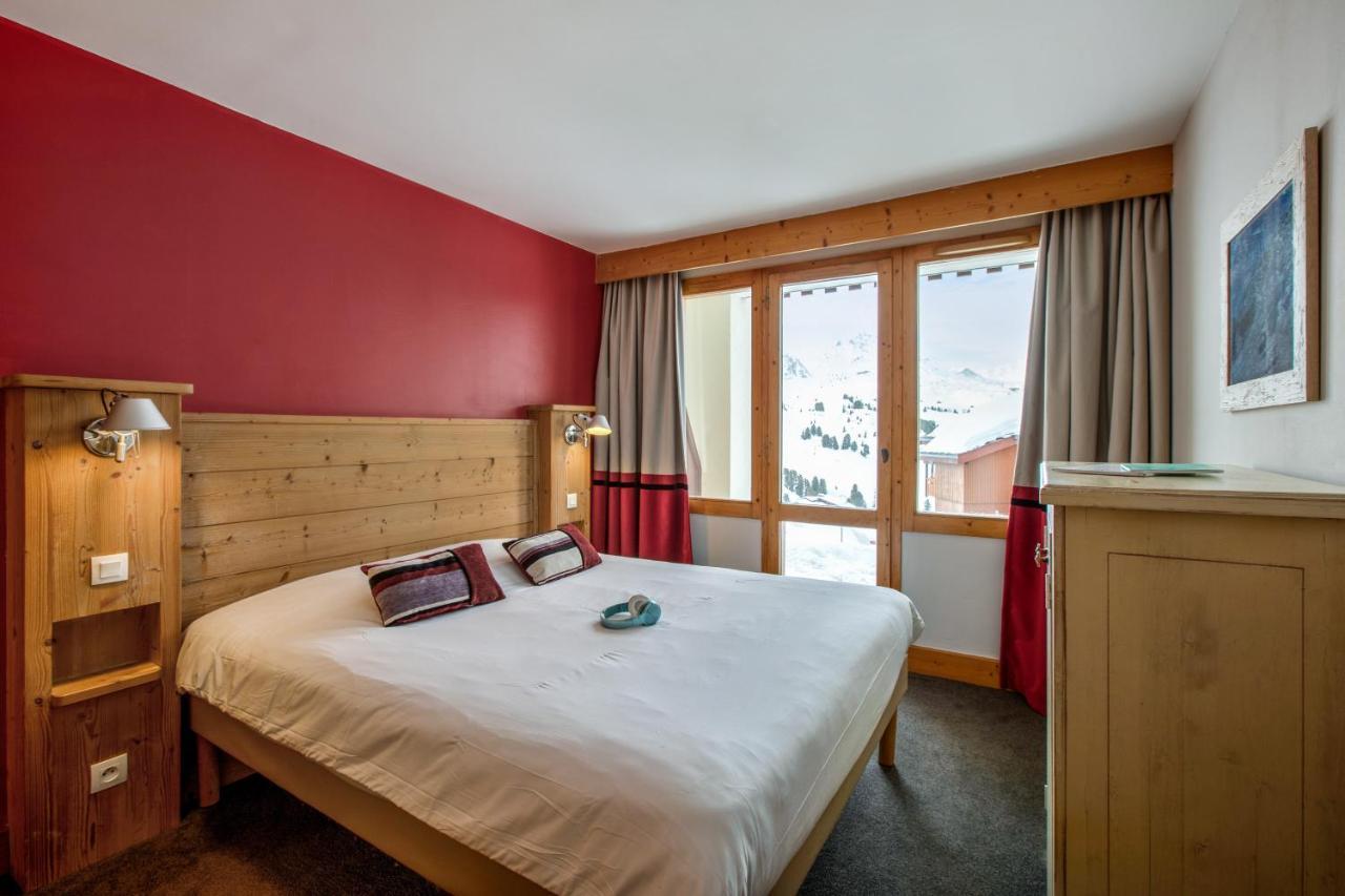 Two-Bedroom Apartment with Sleeping Alcove and Mountain View (7 People) - South Side