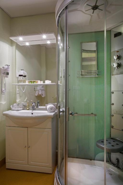 Large Double Room Shower,14688698:JPEG