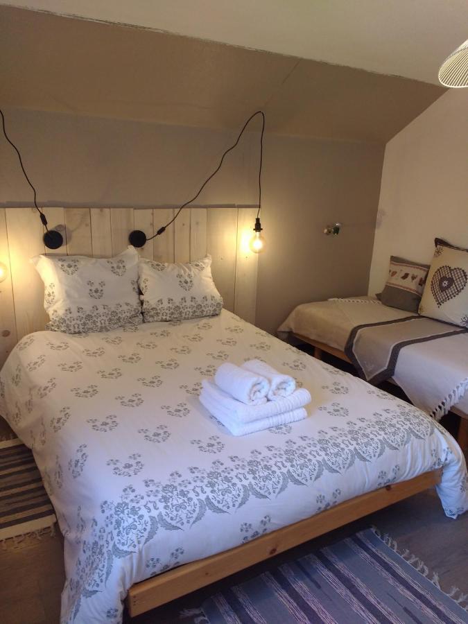 Dreibettzimmer mit eigenem Bad