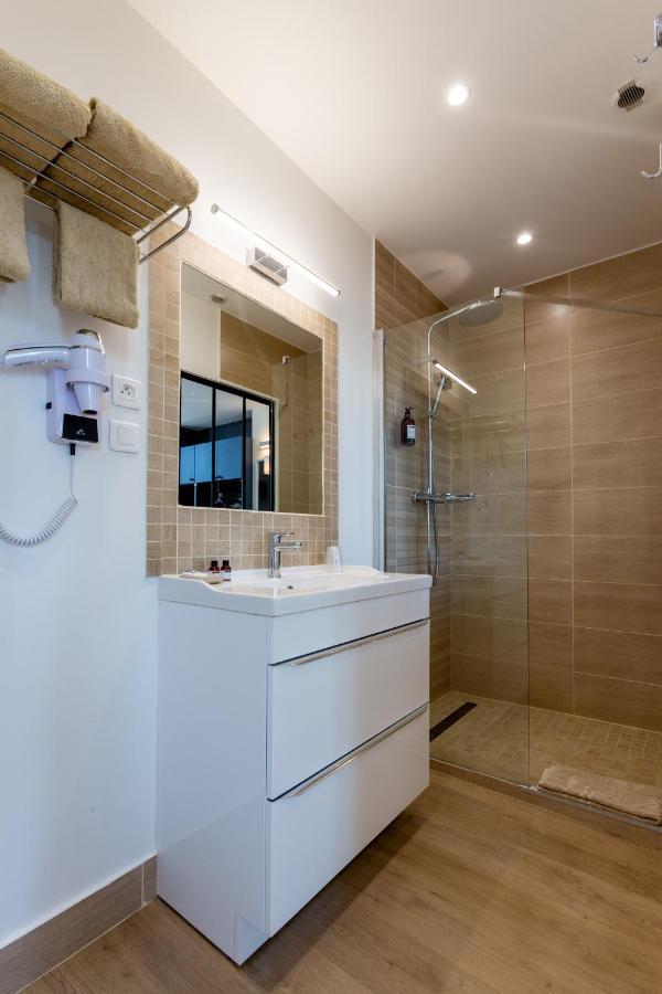 Large Double Room Air-Conditioning