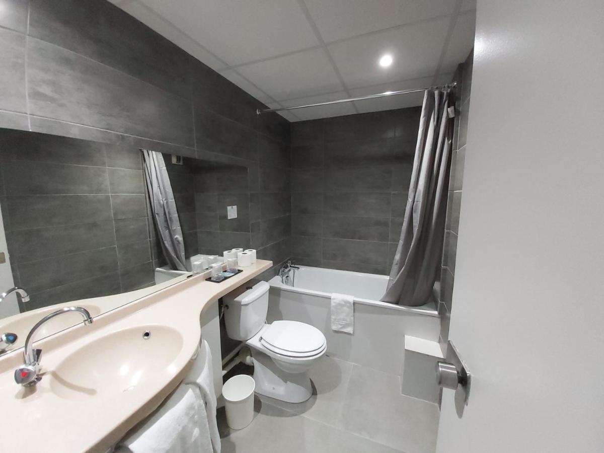 Quarto Premium com Cama de Casal ou 2 de Solteiro