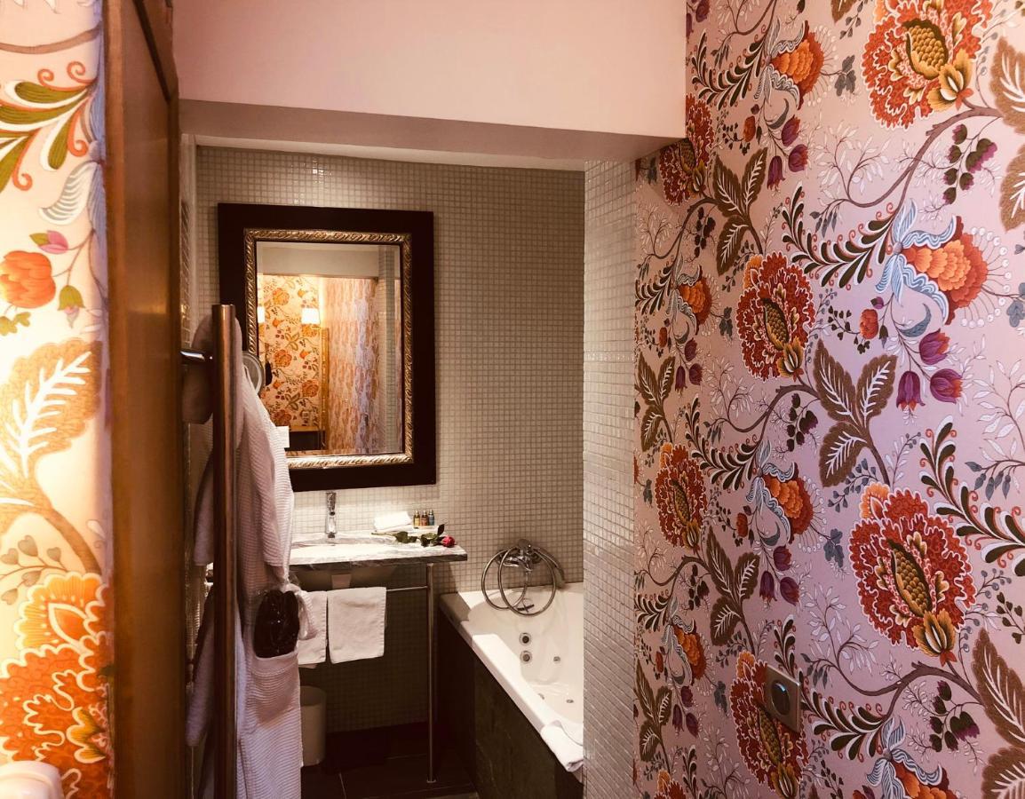 Double Room Shower Bath