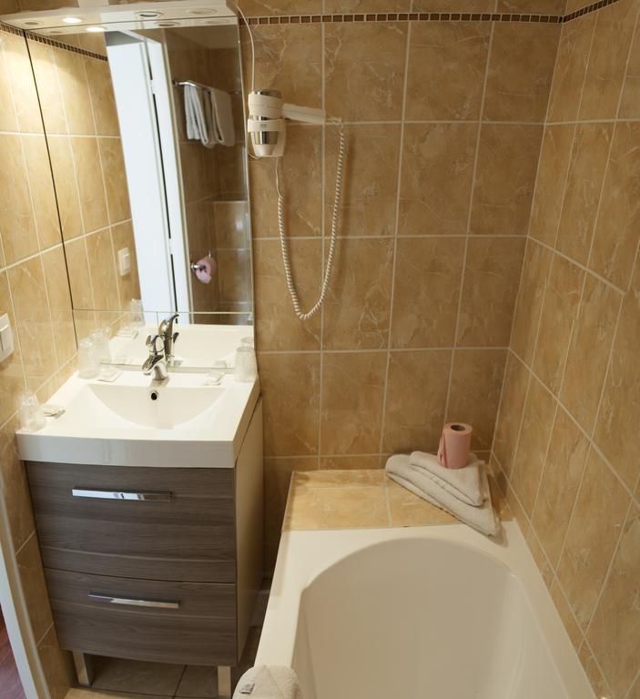 Double Room with Air Conditioning,110679042:JPEG