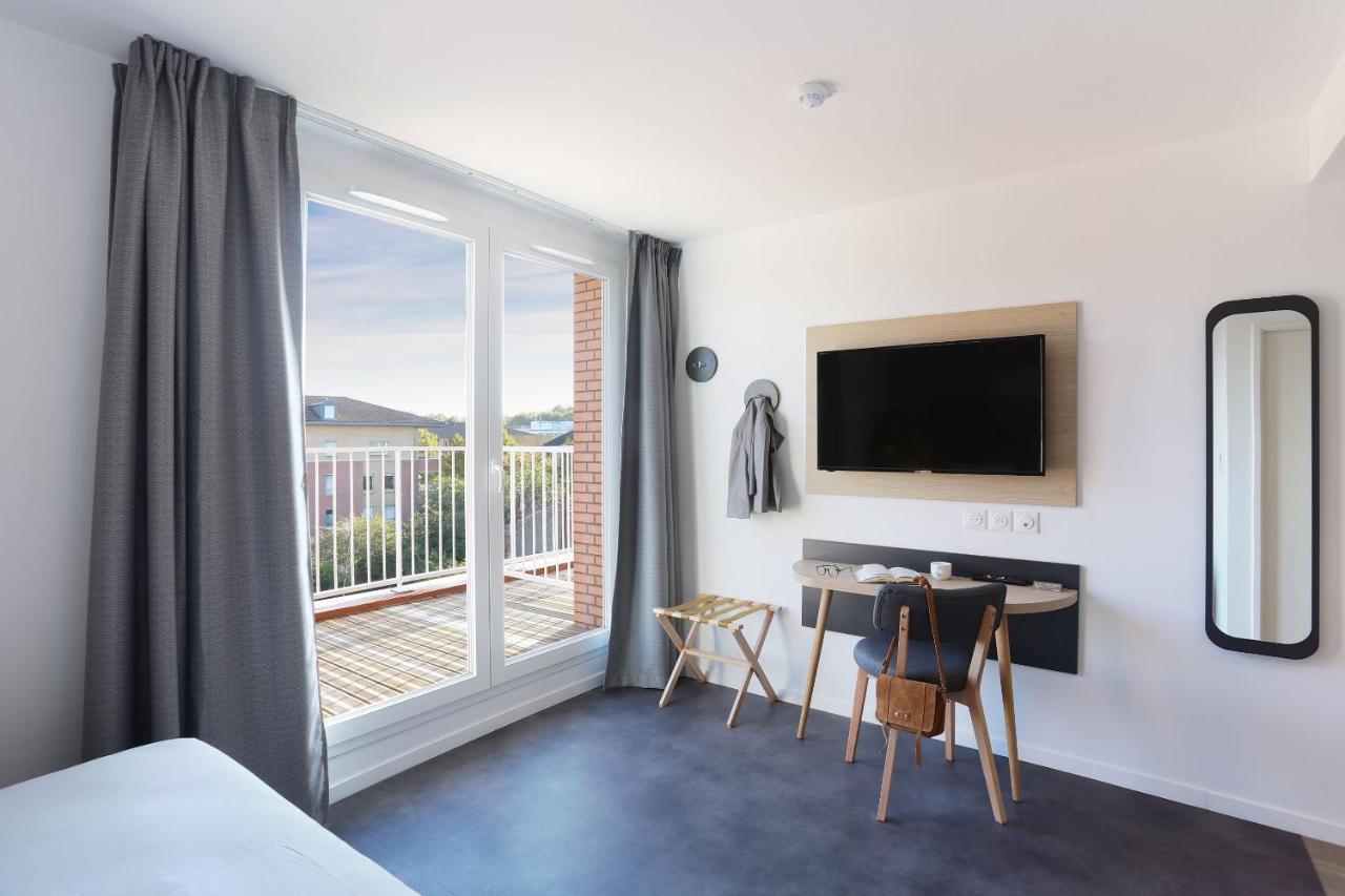 Studio Balcony