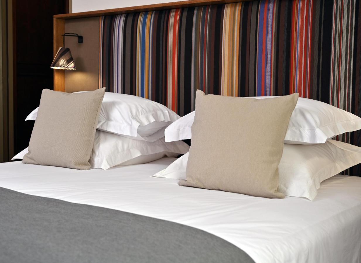 Zimmer mit Kingsize-Bett