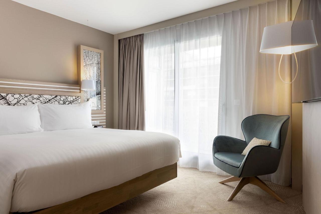 Zimmer mit Kingsize-Bett