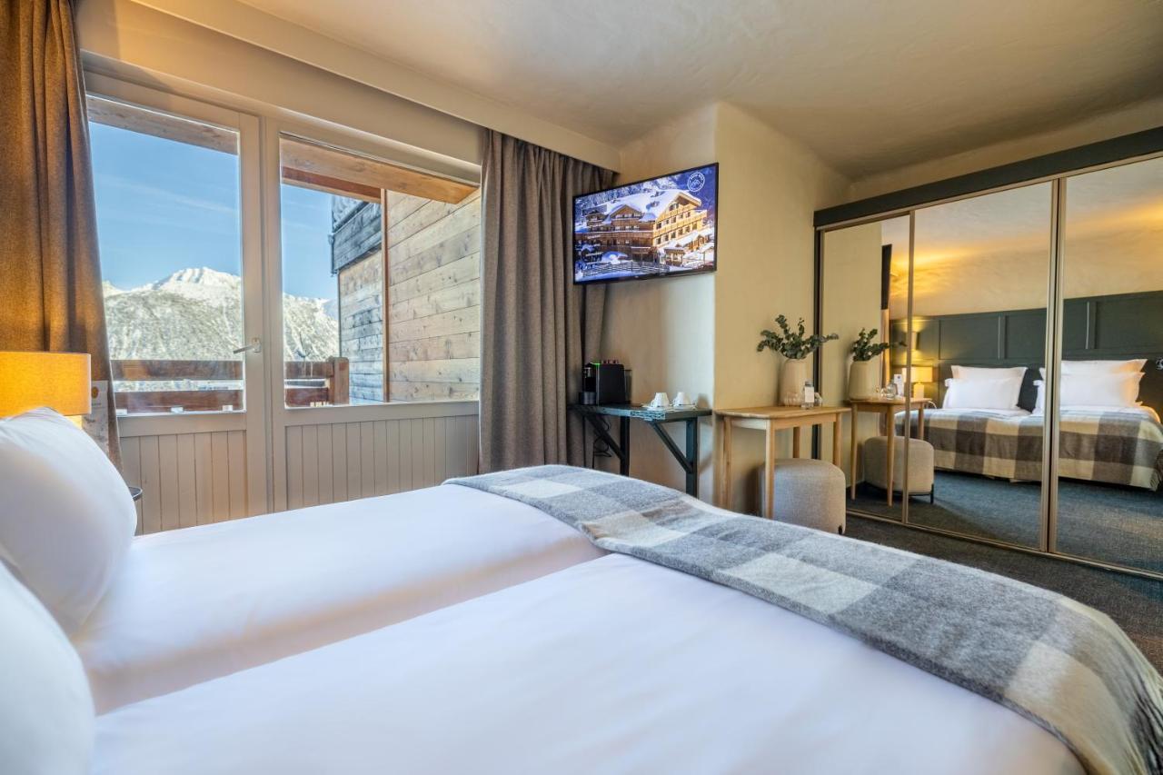 Comfort Room Balcony Slopes or Valley View