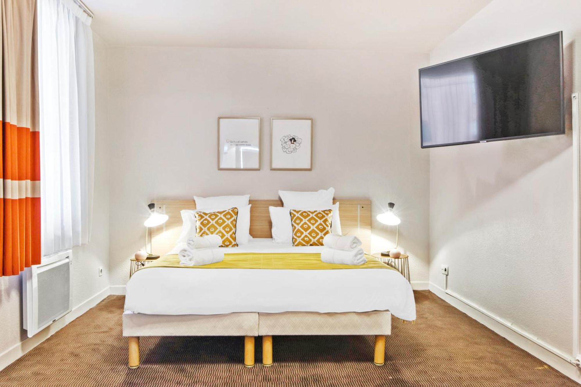 One-Bedroom Apartment,1208418391:JPEG
