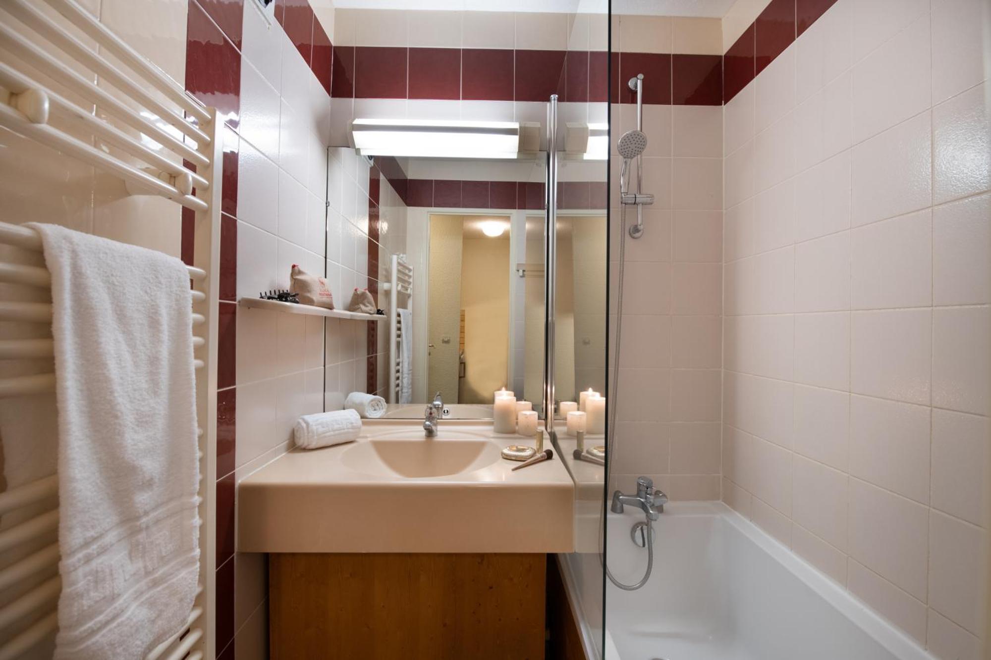 Classic One Bedroom Apartment with Cabin (6 Persons),1215150055:JPEG
