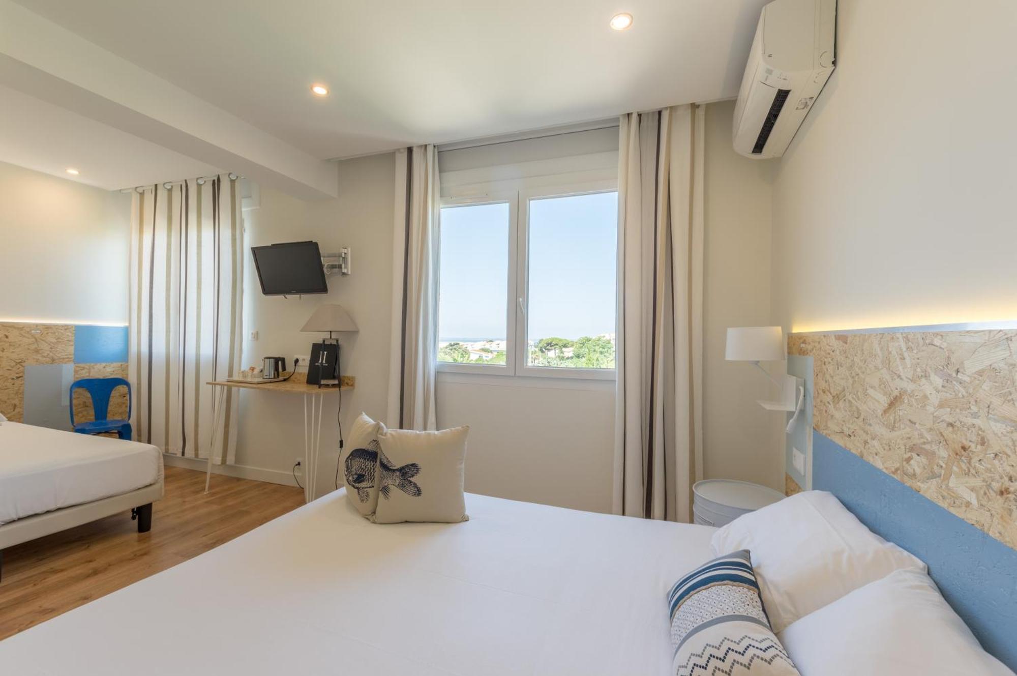Triple Room,1382456747:JPEG
