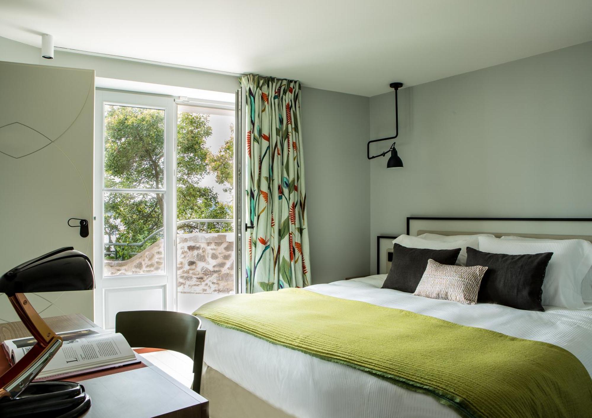 Deluxe Double Room with Balcony and Sea View