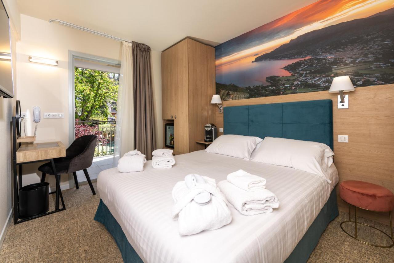 Superior Queen Room with Balcony and Garden View