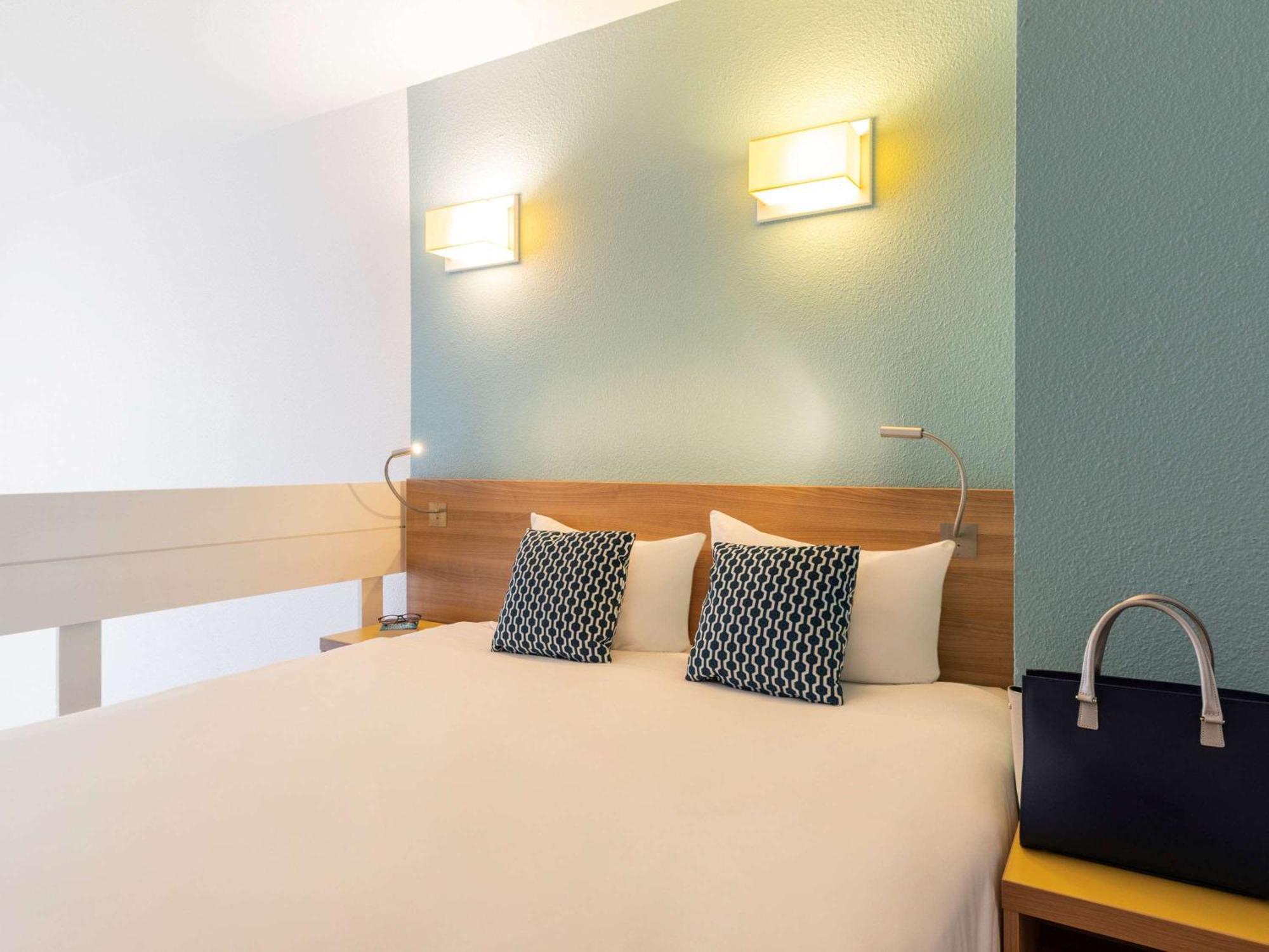 Studio (4 Adults),1274054002:JPEG