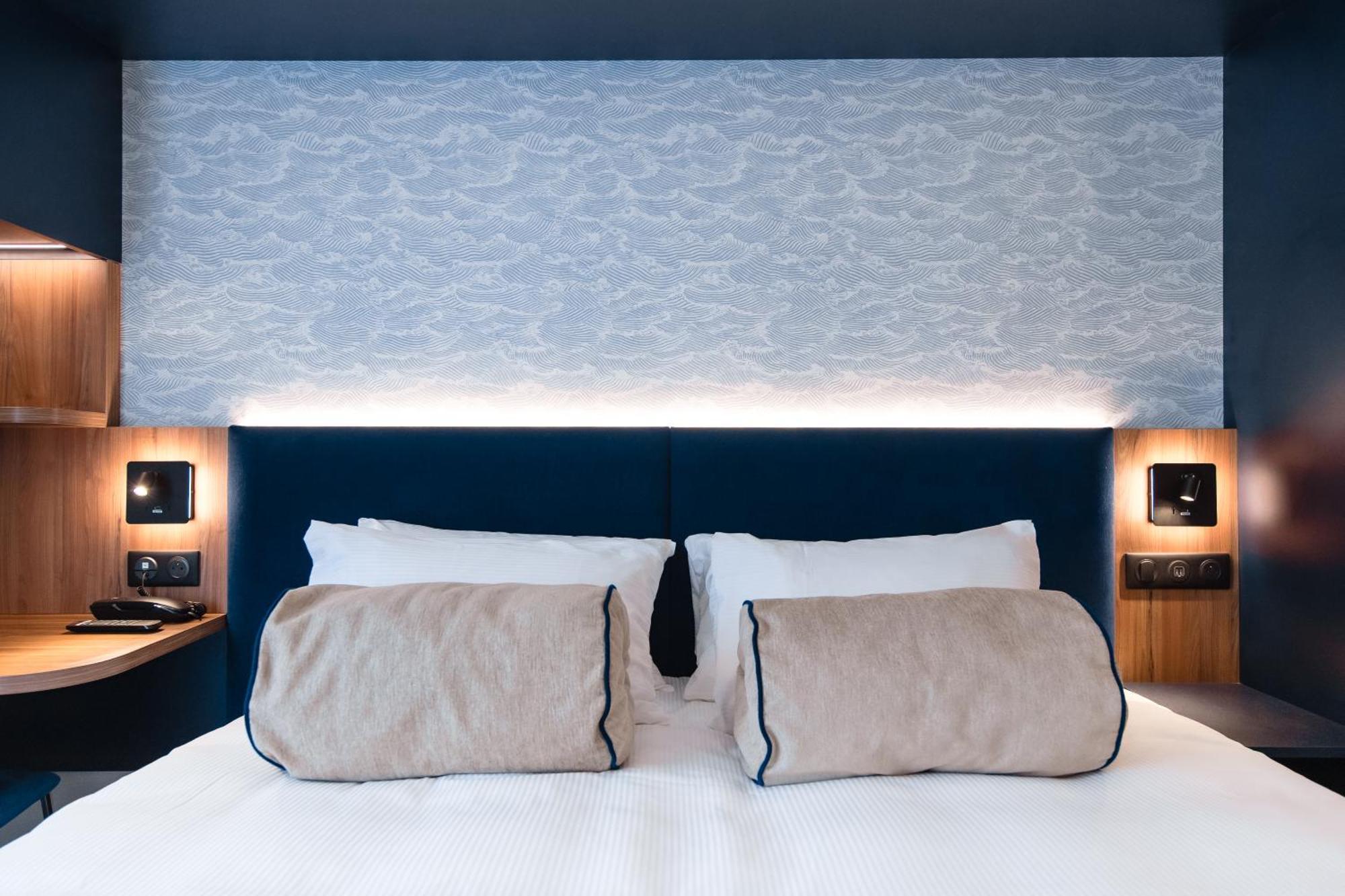 Medium Executive Double Room Eiffel Tower View