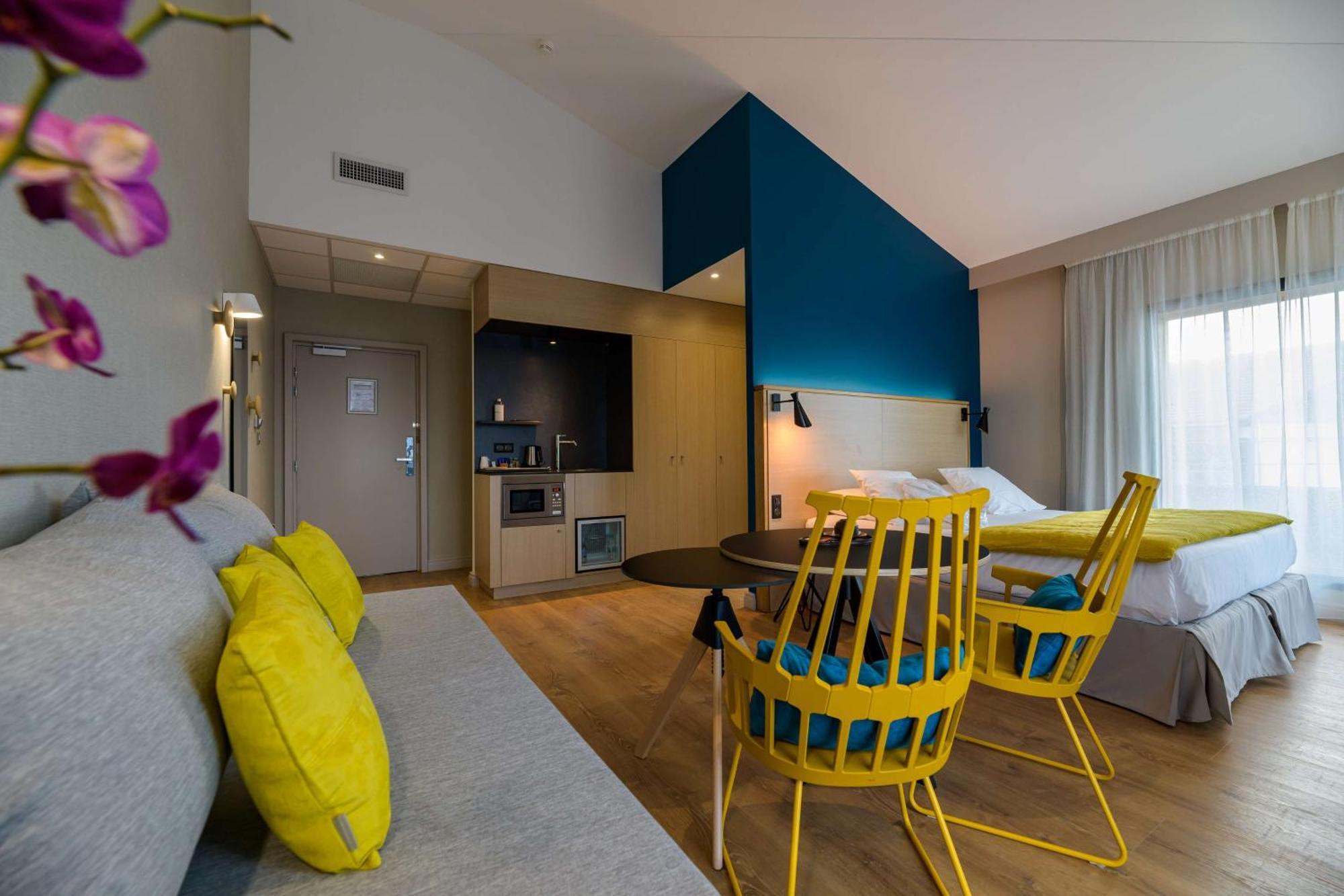 Studio mit Kingsize-Bett und Terrasse