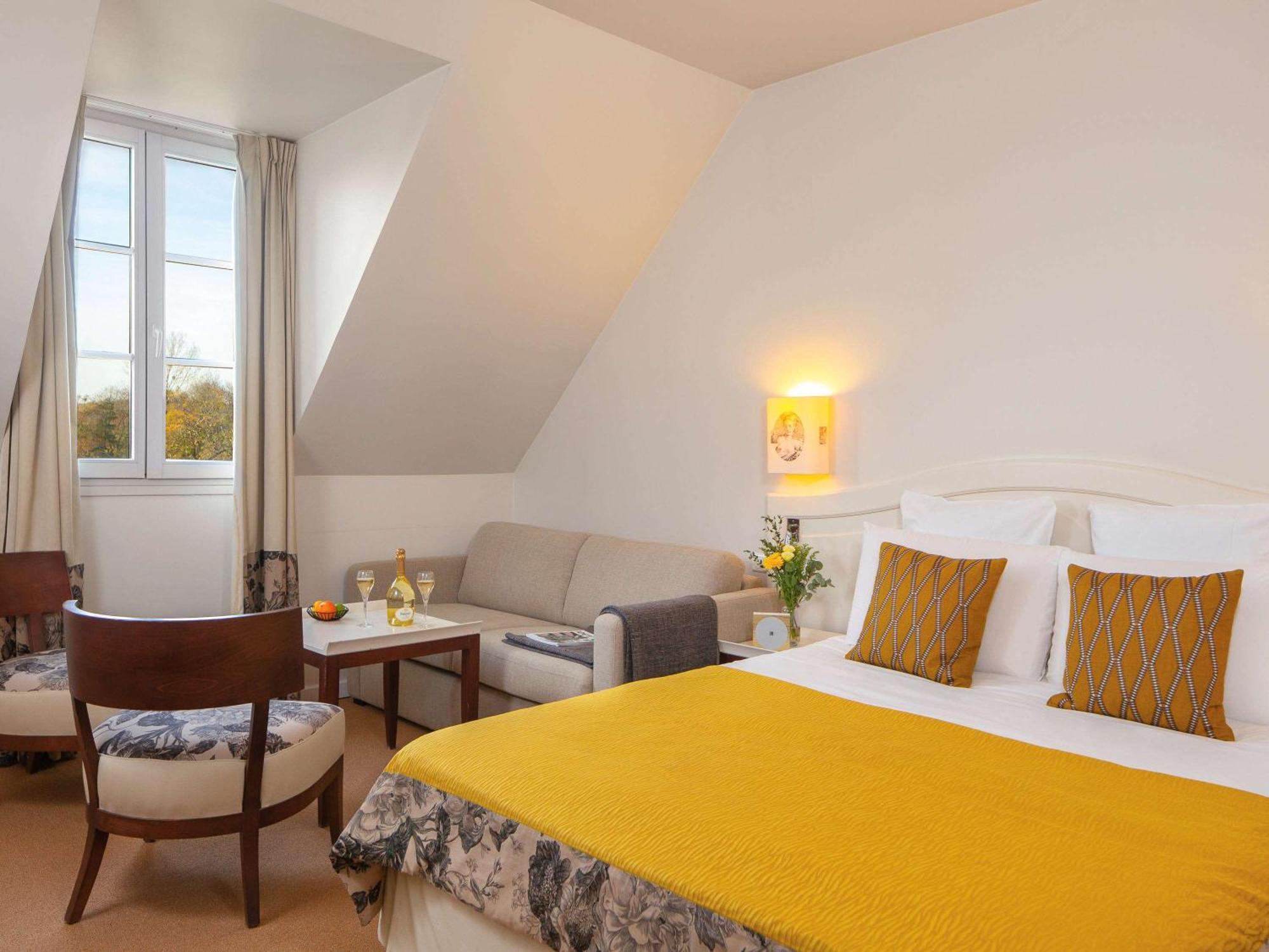 Junior Suite with One Double Bed and One Sofa Bed,1716973873:JPEG