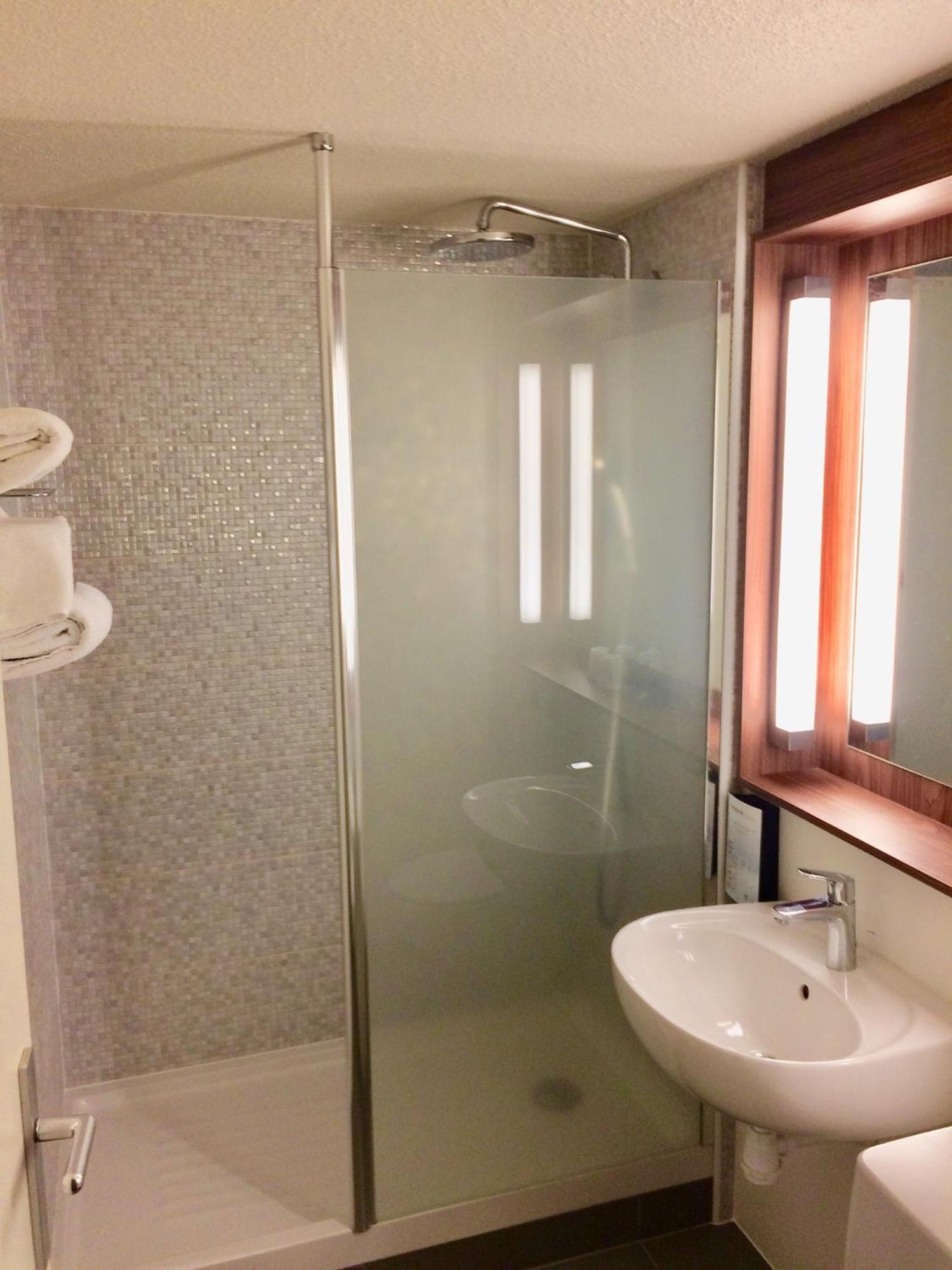 Standard Twin Room,799636839:JPEG