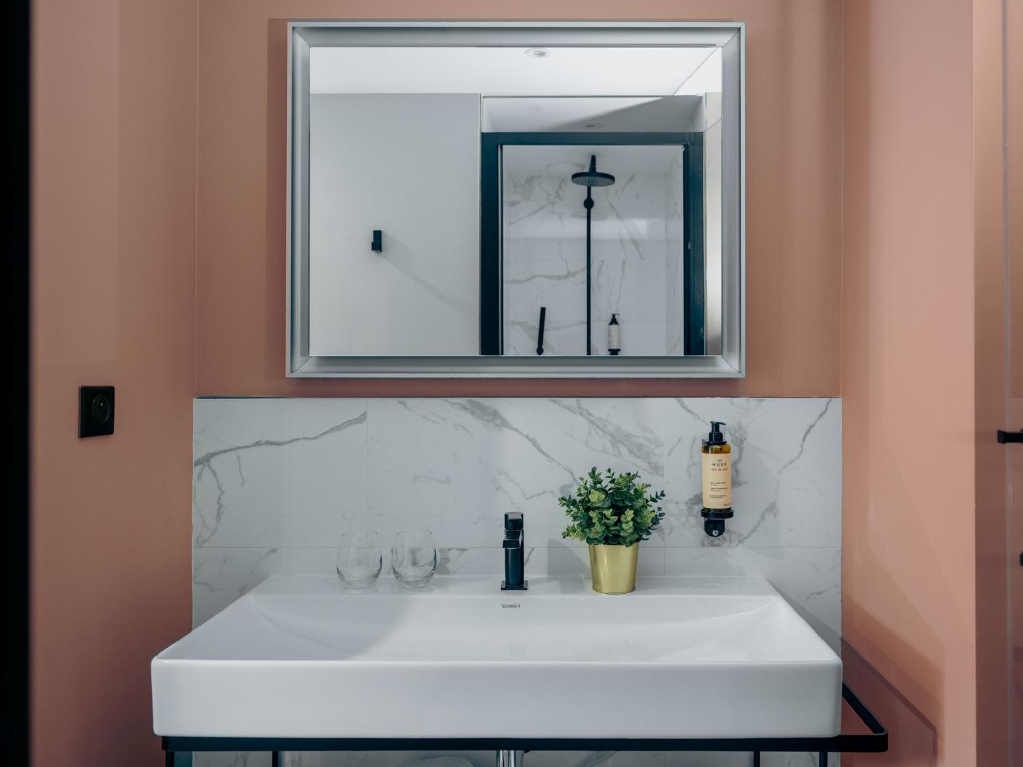 One-Bedroom Apartment Heloise