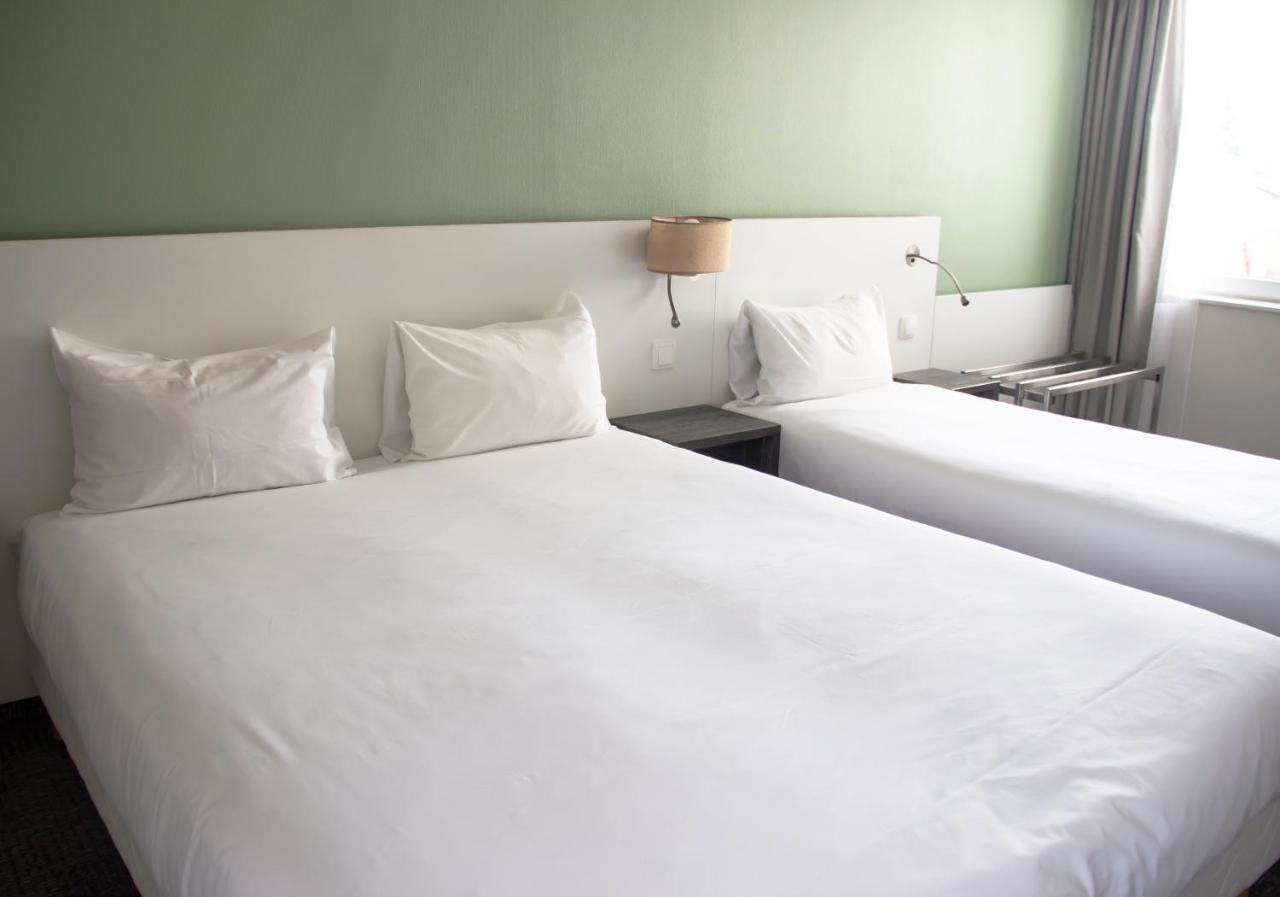 POP Room One Double Bed One Single Bed