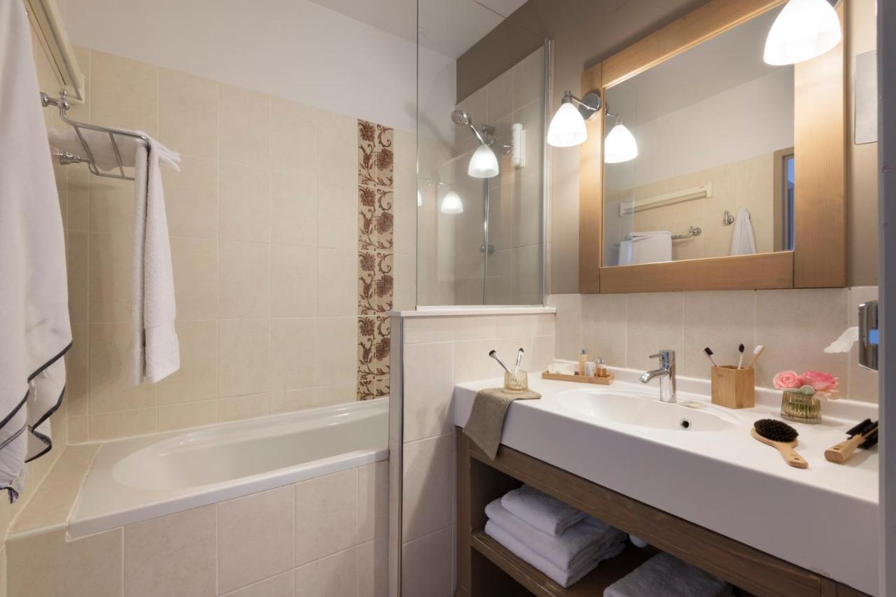 One-Bedroom Duplex House with Terrace (4 People)