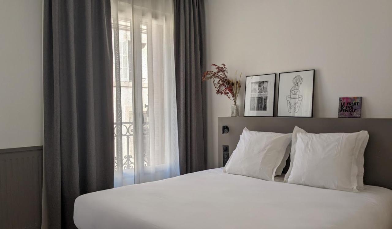 Zimmer mit Kingsize-Bett