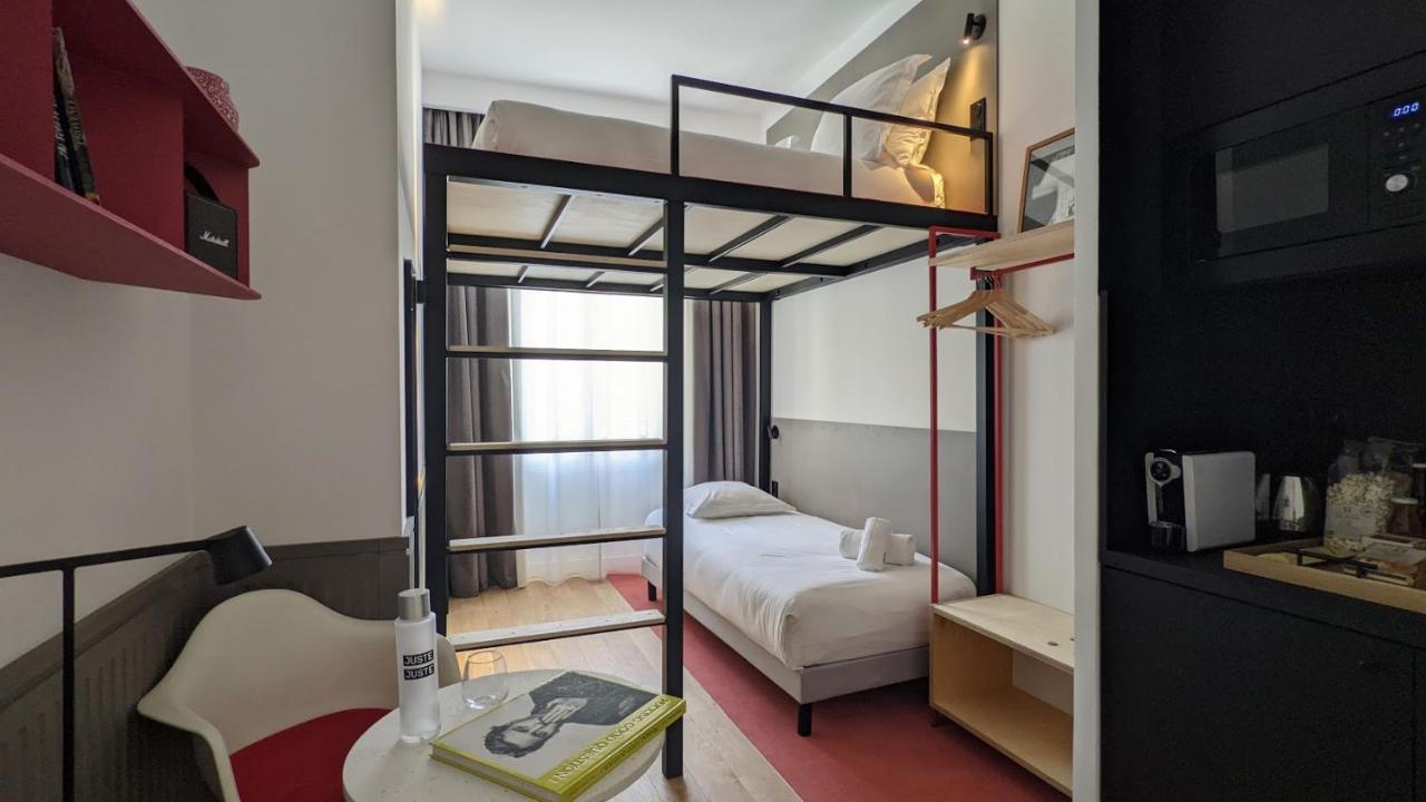 Dreibettzimmer mit Gartenblick