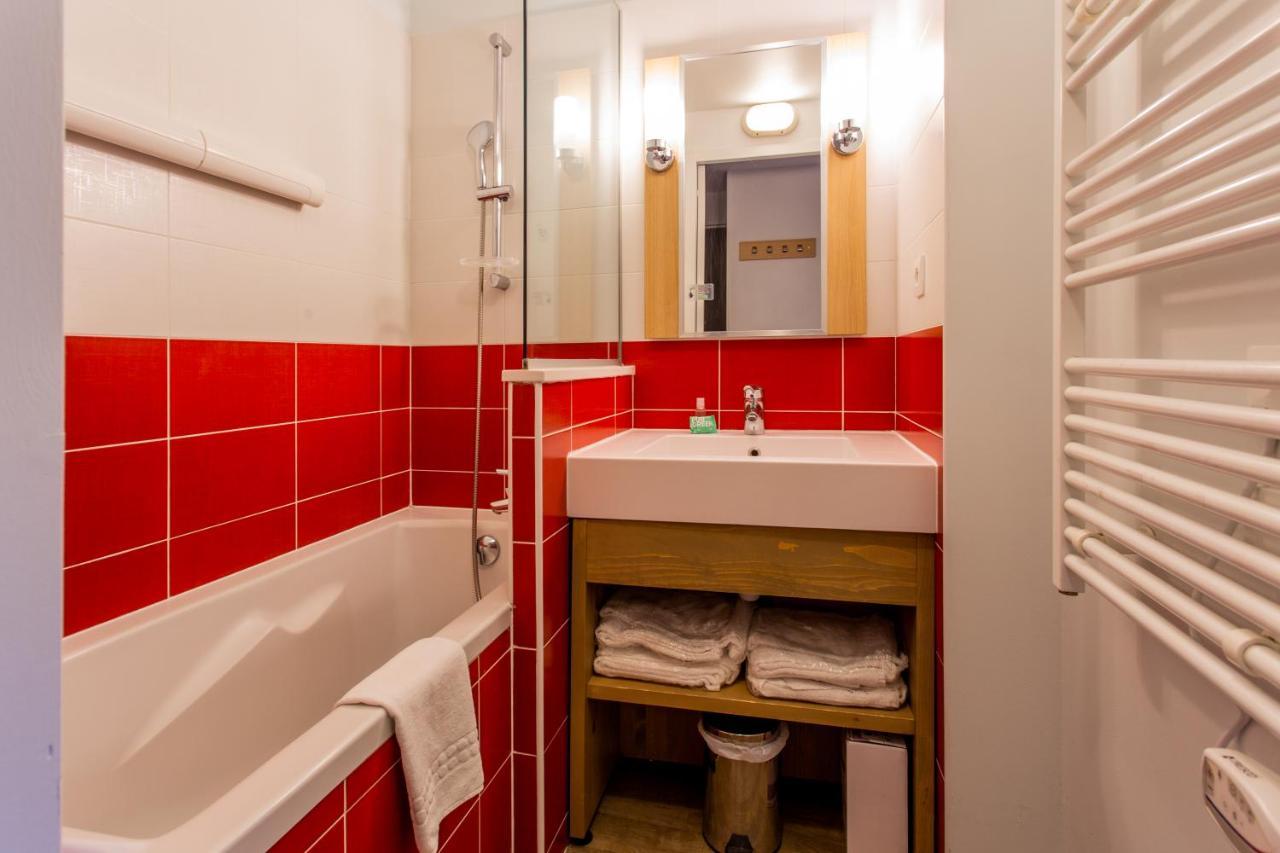 One-Bedroom Apartment with Sleeping Alcove (6 People),1305478201:JPEG