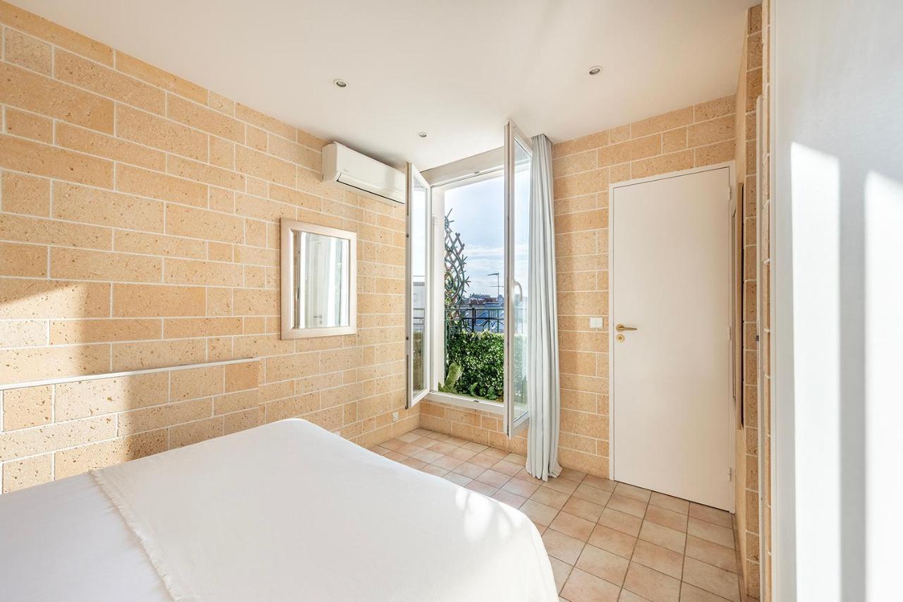 One-Bedroom Apartment,1318522879:JPEG