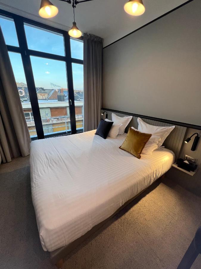 Comfort room city view
