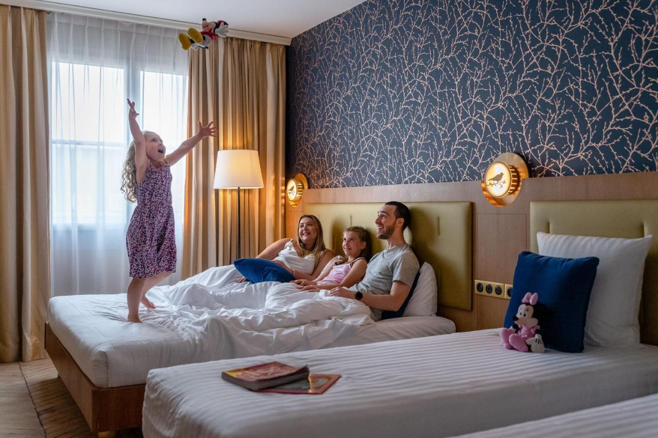 Family Room Twin beds