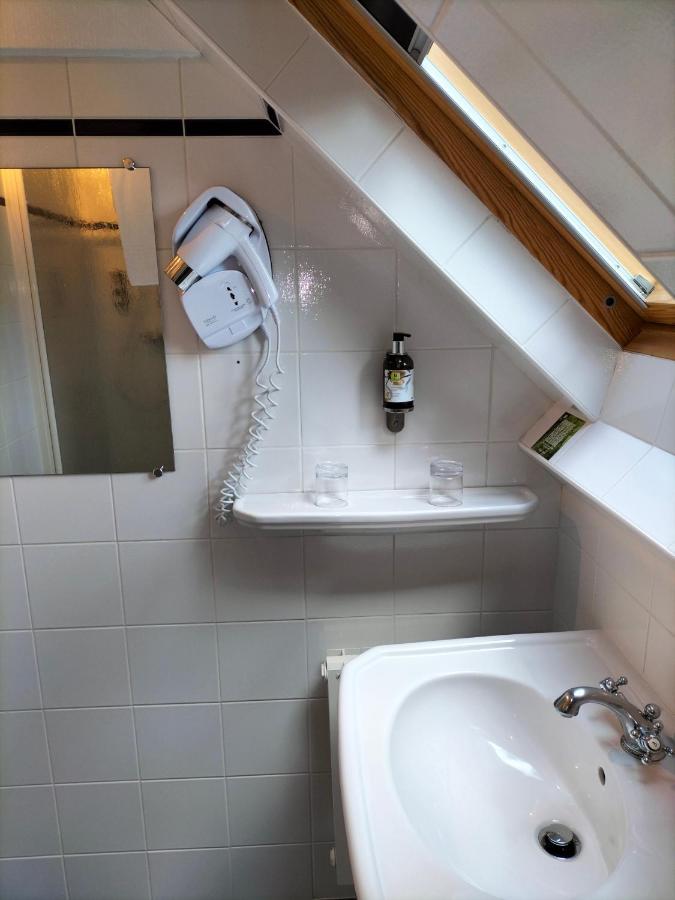 Small Double Room - Attic,1370000627:JPEG