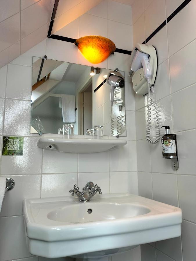 Small Double Room Attic,1369998623:JPEG
