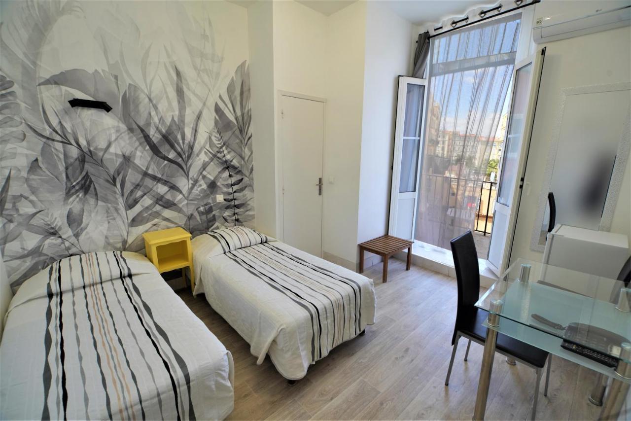 Twin Room with Balcony and Courtyard View