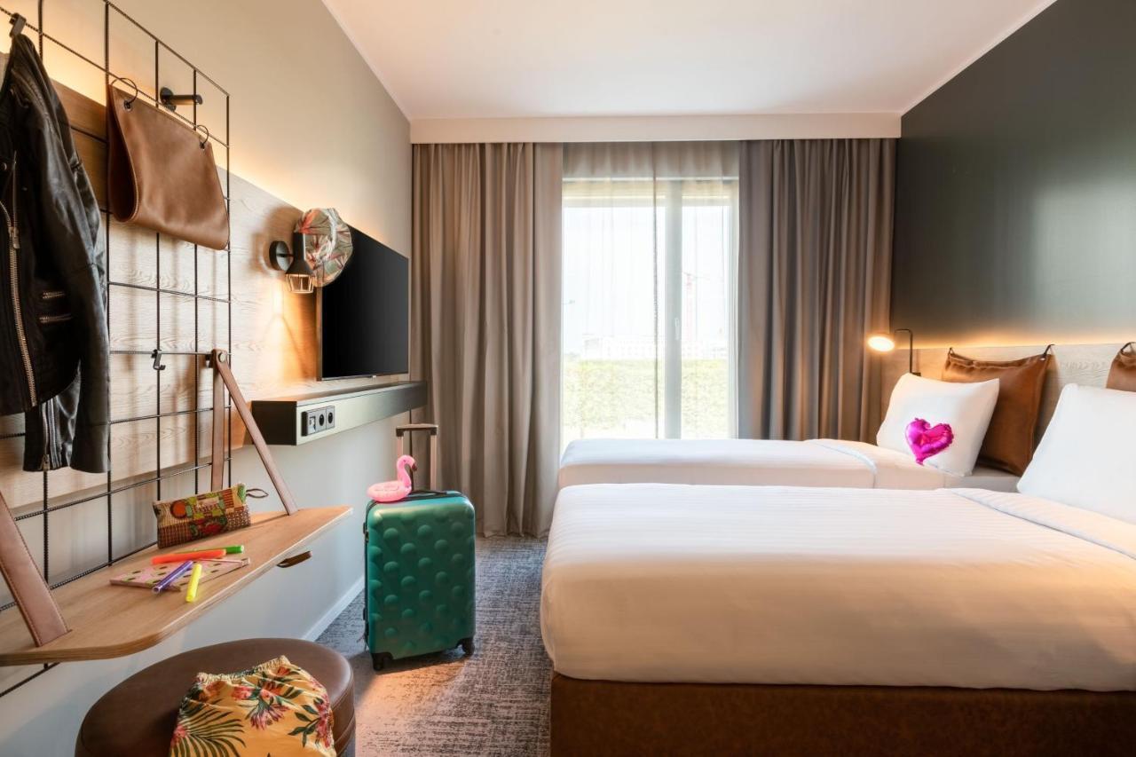 Moxy Twin Room,1608865159:JPEG
