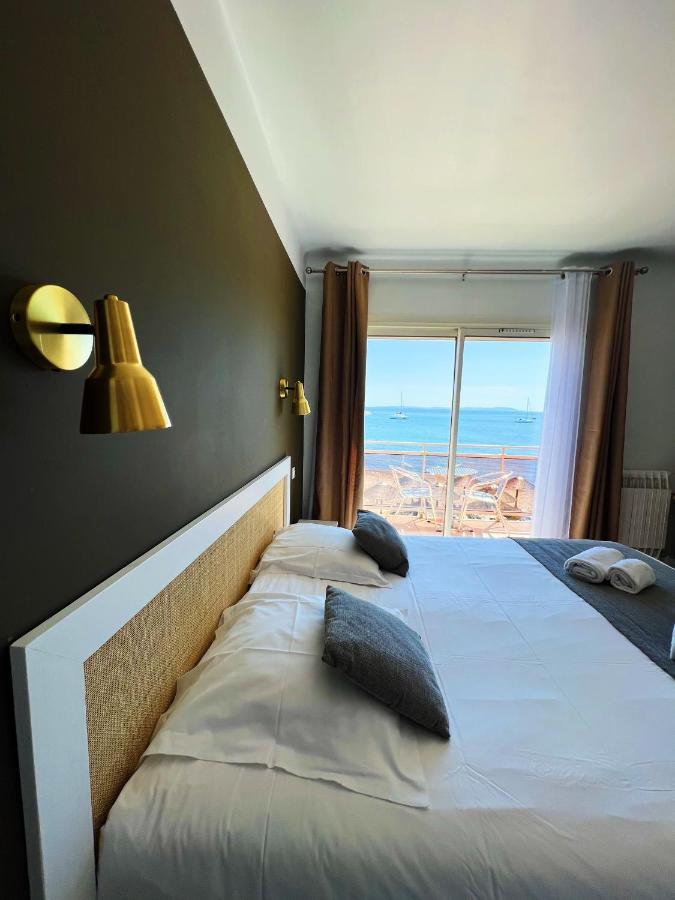 Classic room with balcony and sea view