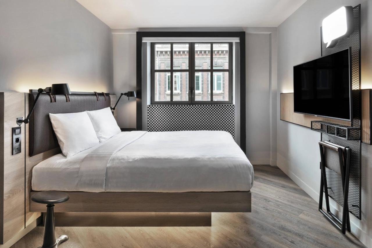 Moxy Sleeper Queen, Guest Room, 1 Queen