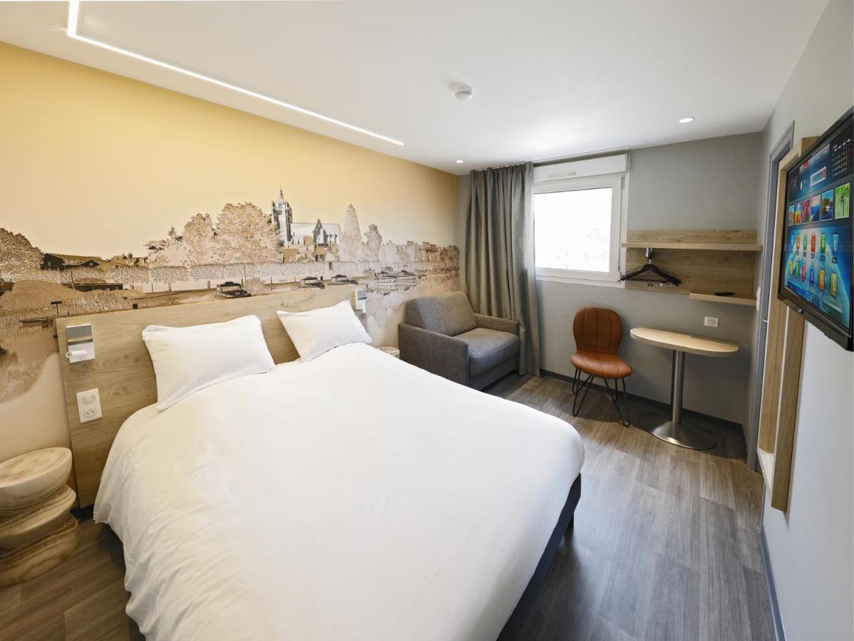 Comfort Queen Room with Sofa Bed - Non-Smoking