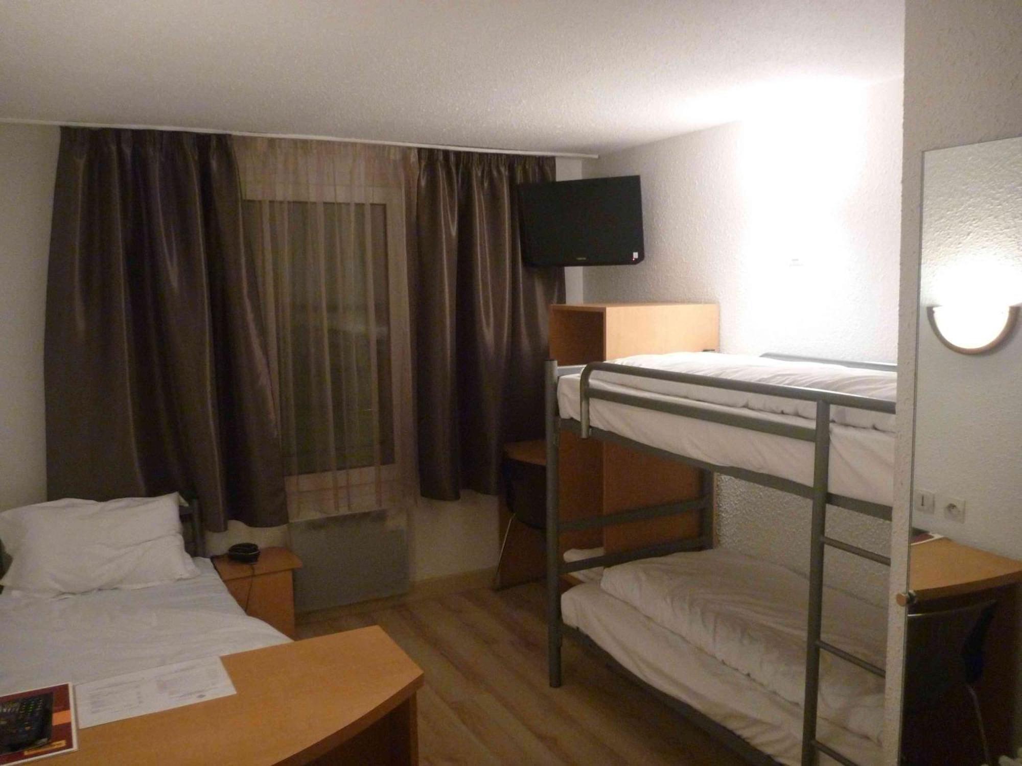 Triple Room 1 Single Bed 2 Bunk Beds