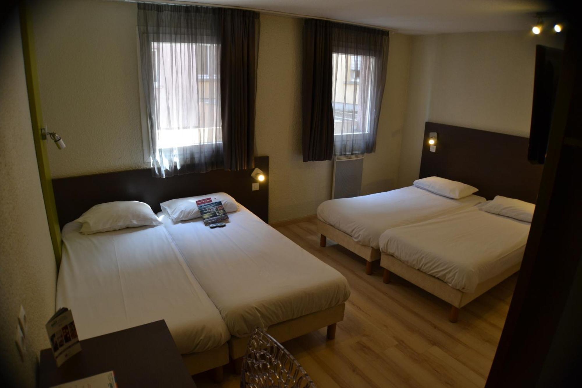 Quadruple Room 4 Single Beds