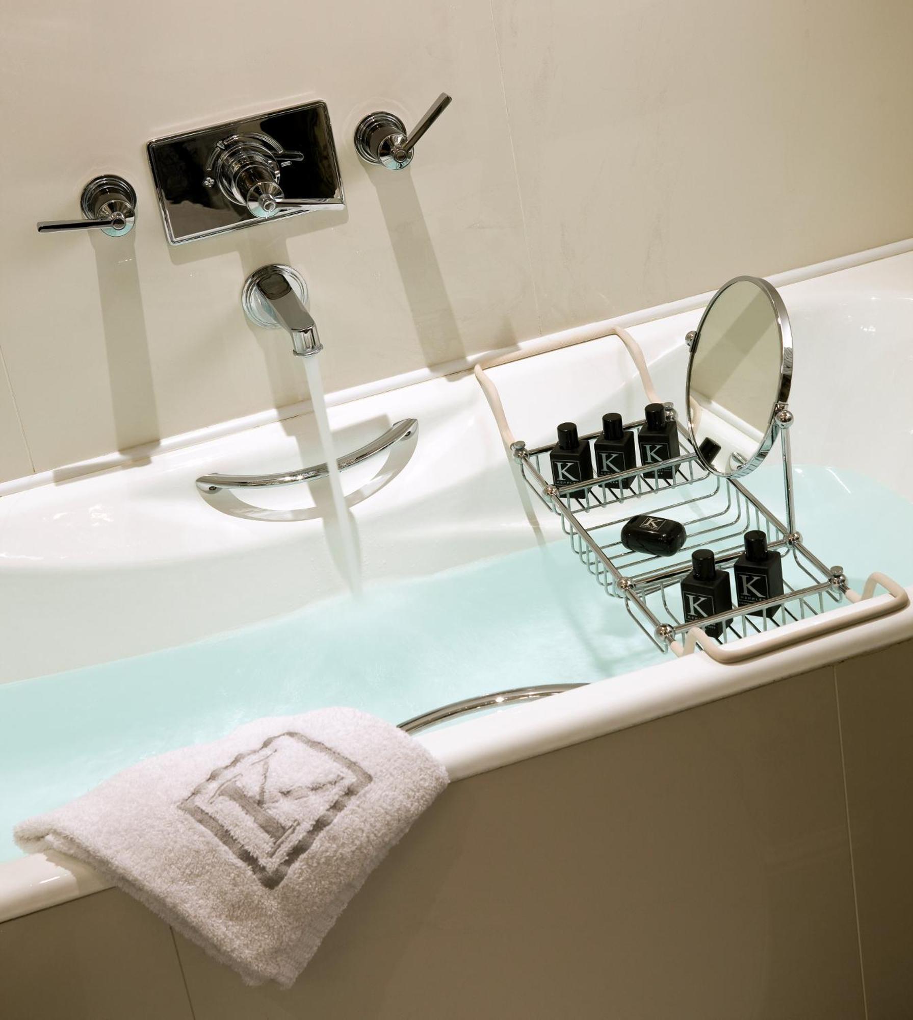 Standard Double Room (Queen bed & bath),1436877871:JPEG