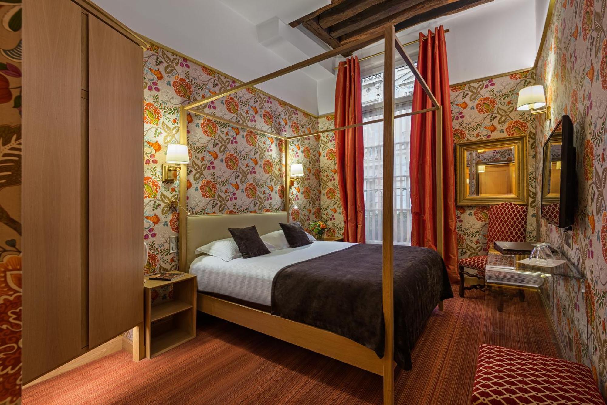 Superior Double Room four poster bed