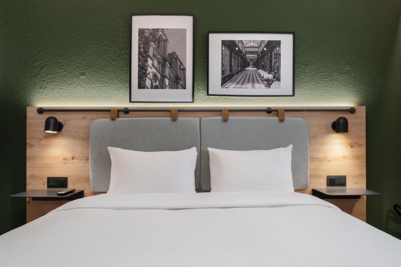 Standard Room 1 Queen Bed