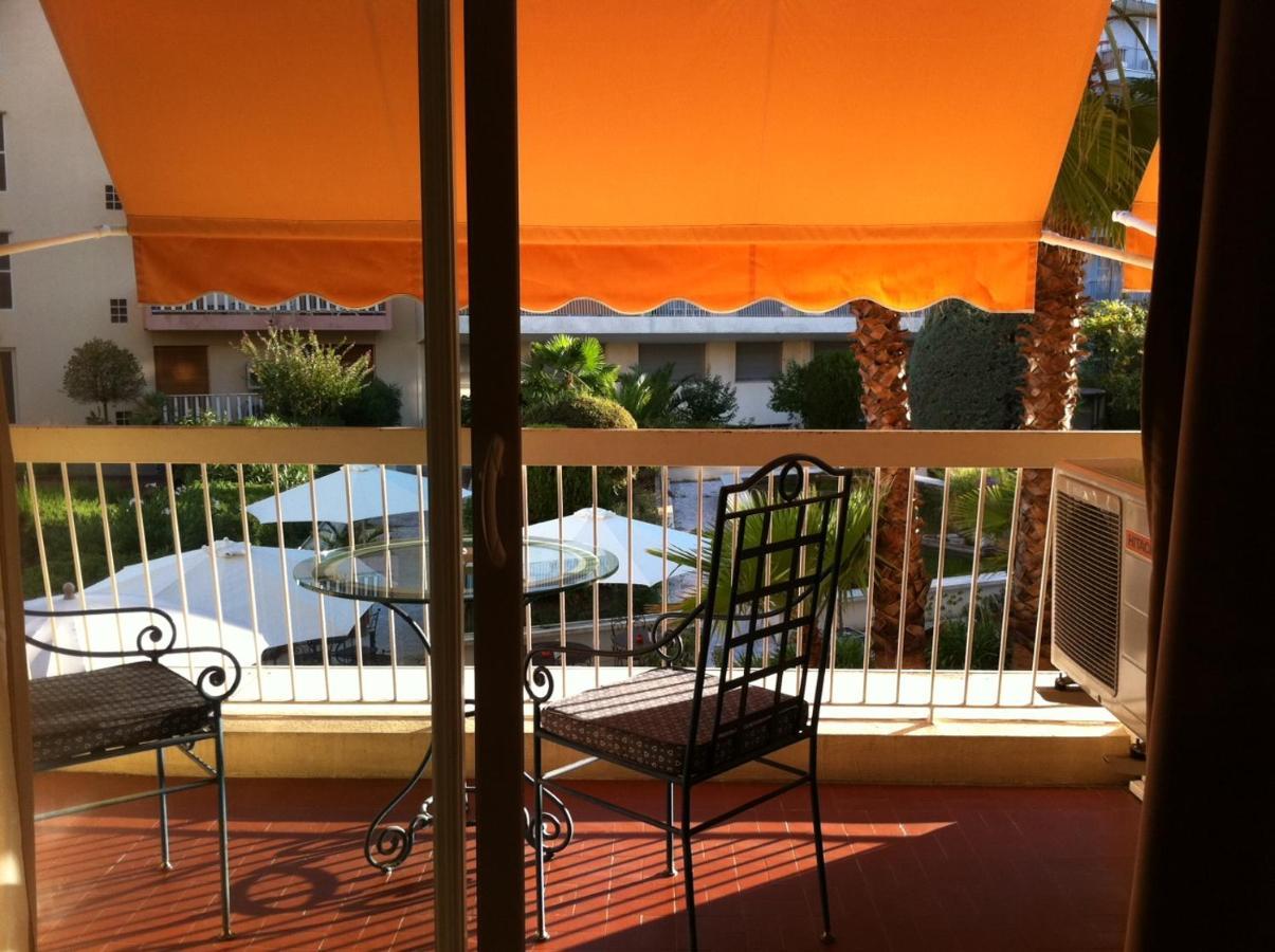 Tweepersoonskamer met 2 Aparte Bedden en Balkon