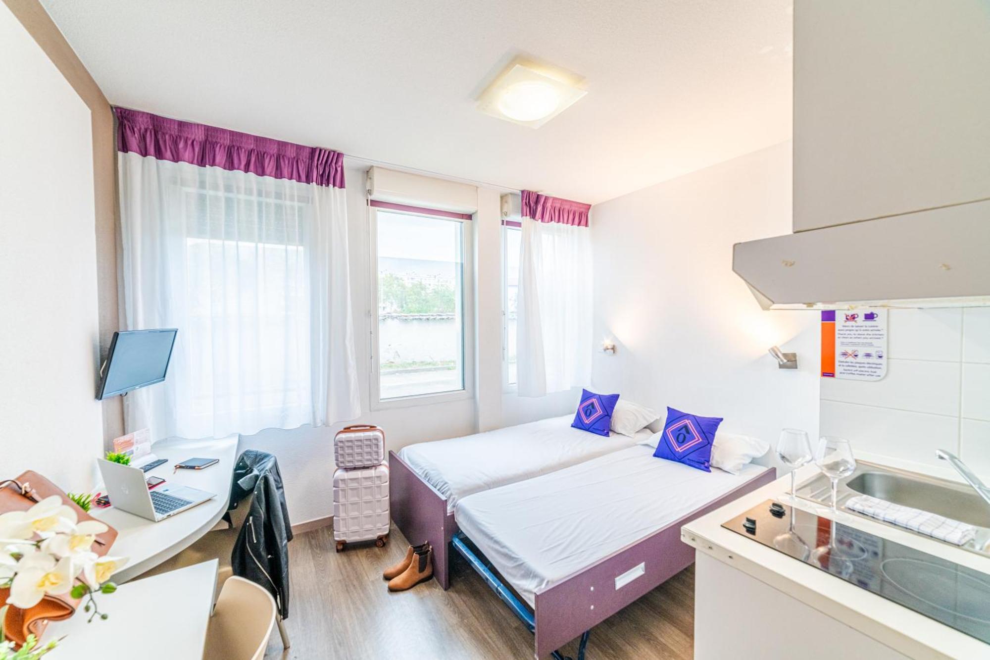 Studio Apartment trundle bed