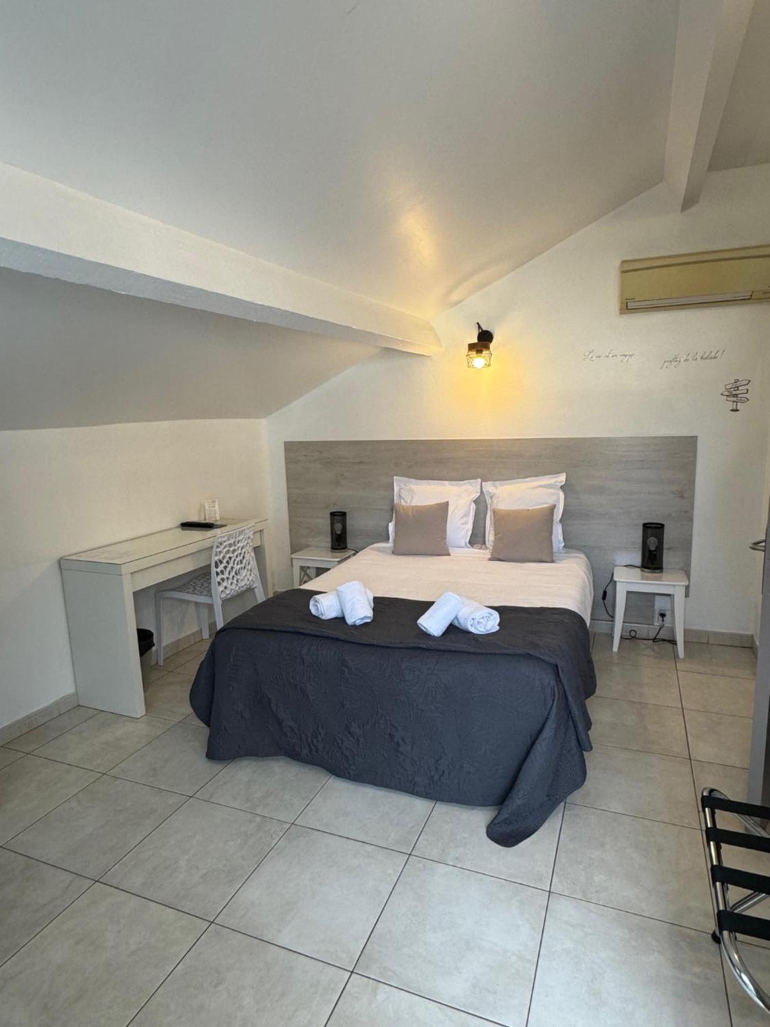 Double Room,1526137786:JPEG