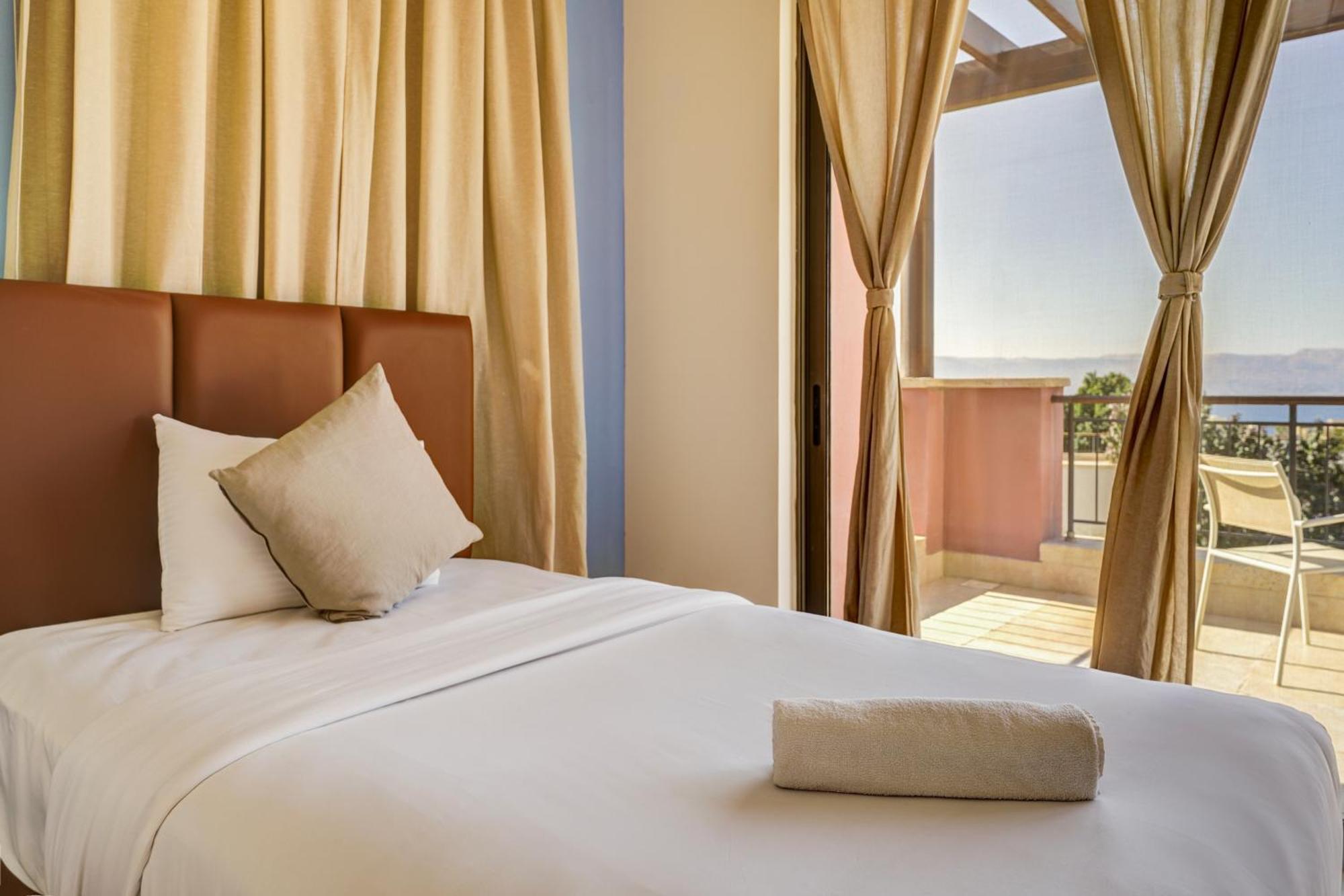 Deluxe Room Street side