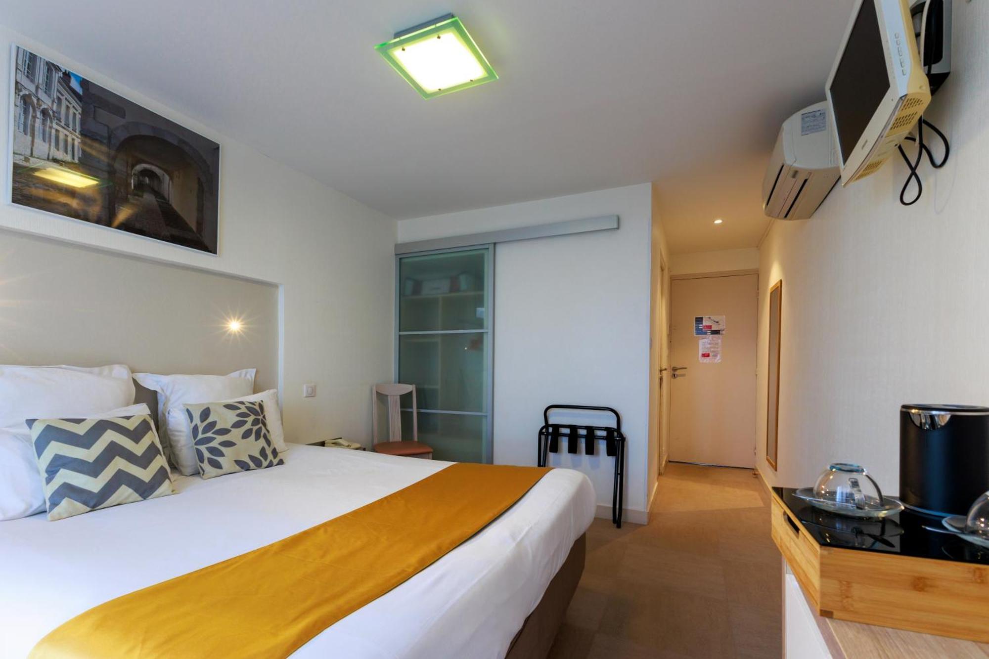 Deluxe Double Room with Balcony,1641744960:JPEG