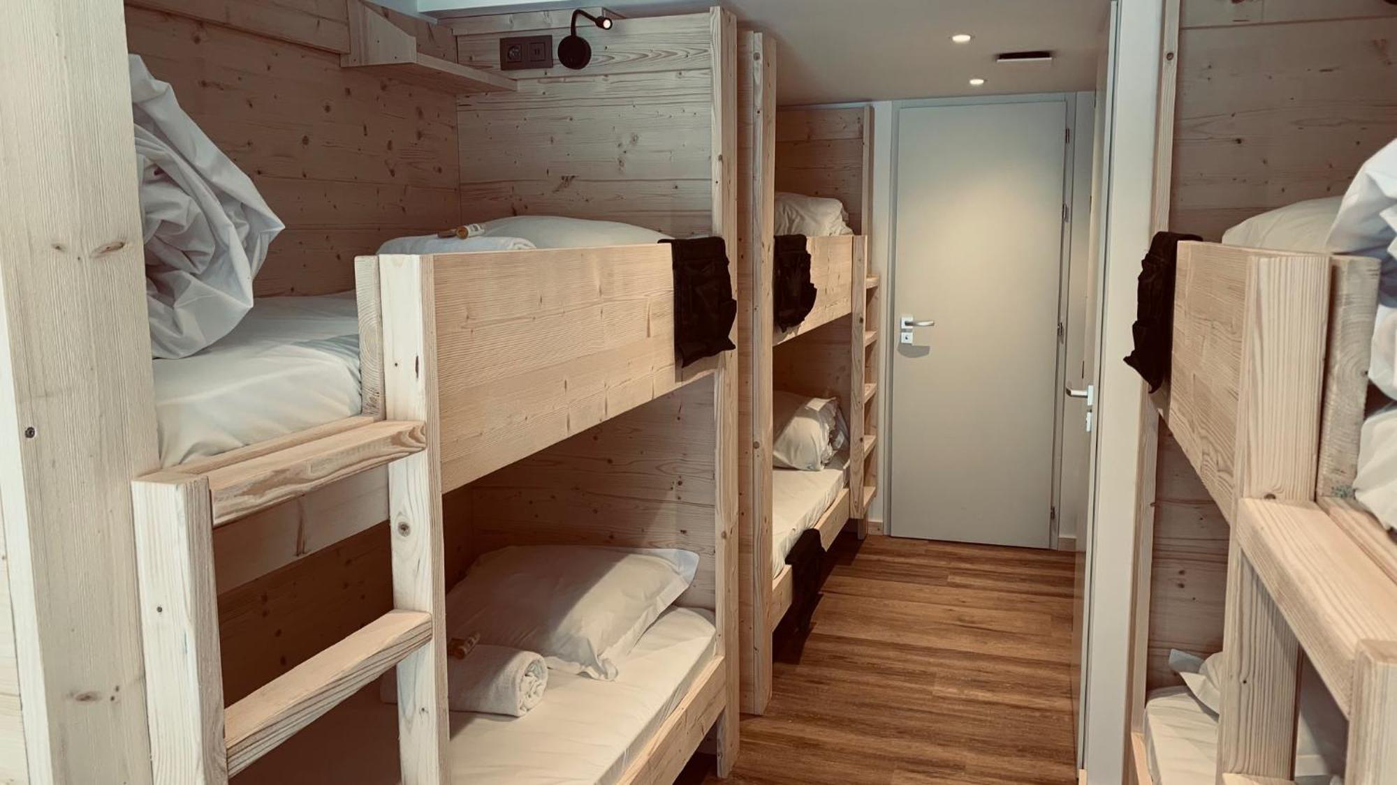 Single Bed Mixed Dormitory Room
