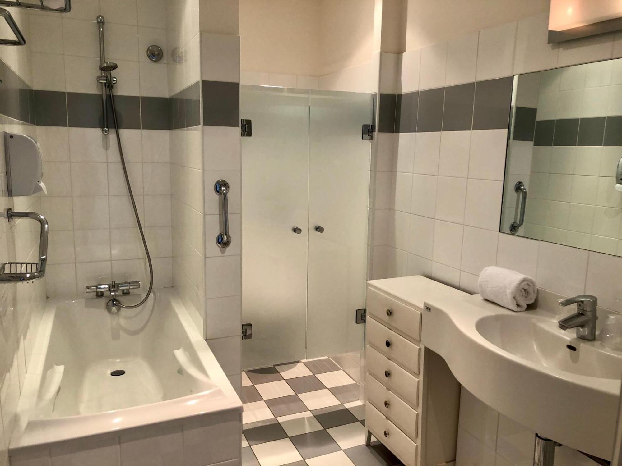 Double or Twin Room with Sea View