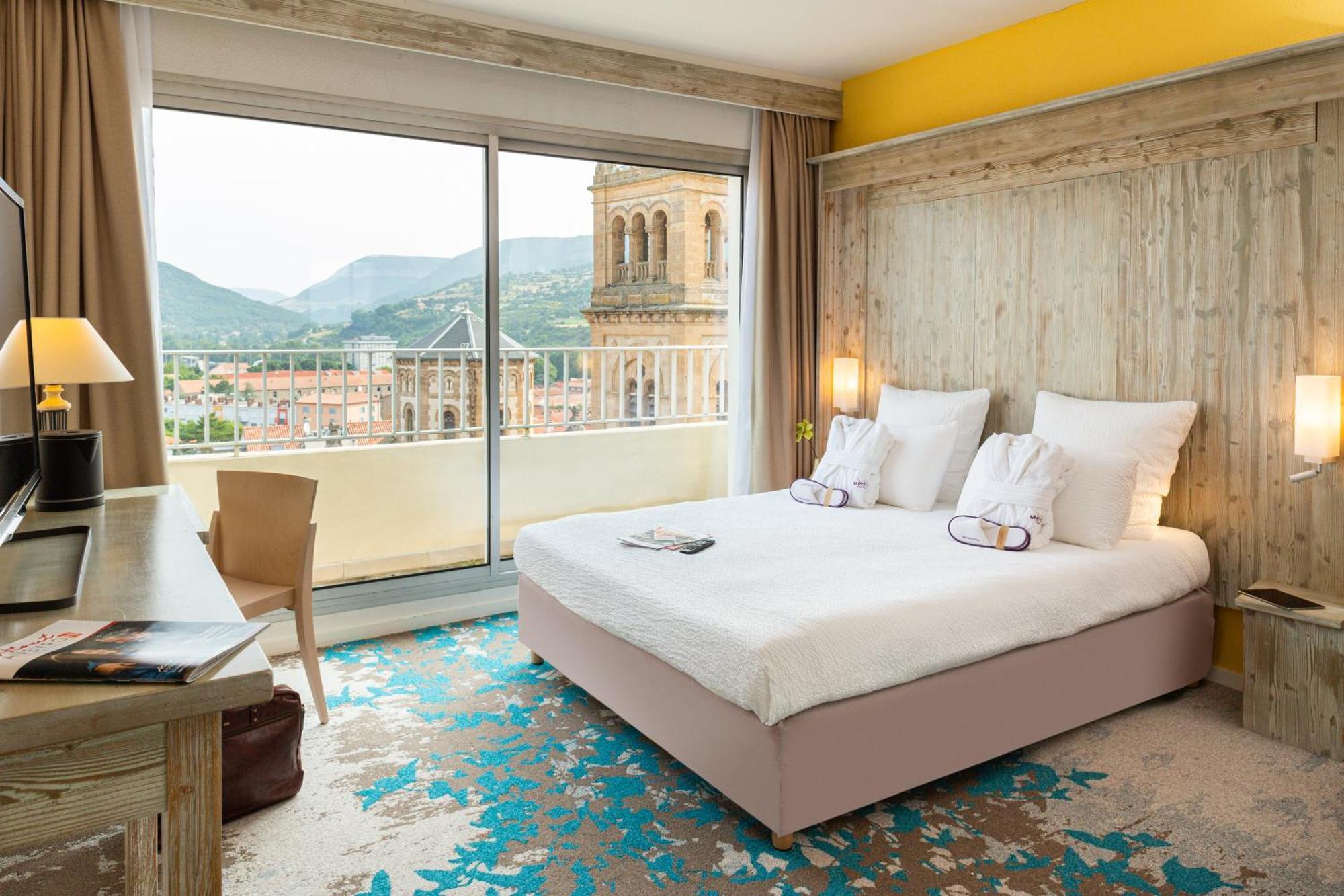 Family Room,1704867828:JPEG